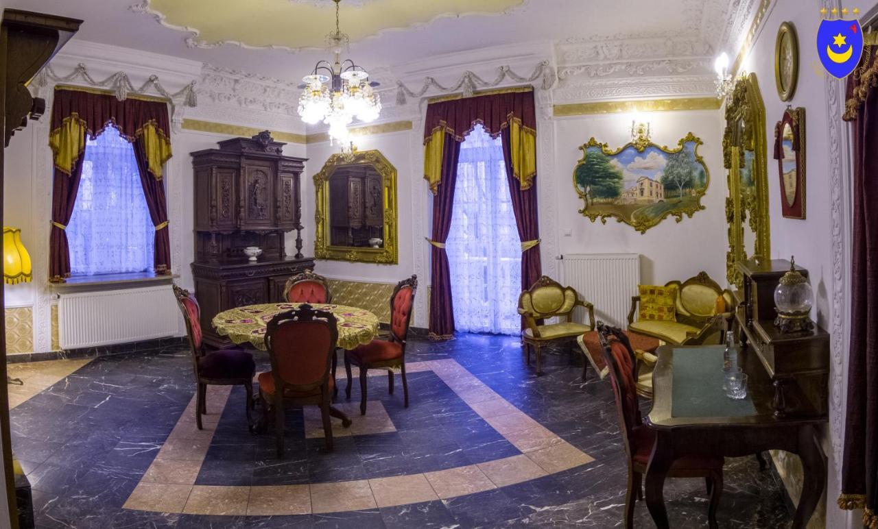 Palac Tarnowskich Ostrowiec Świętokrzyski Exterior foto