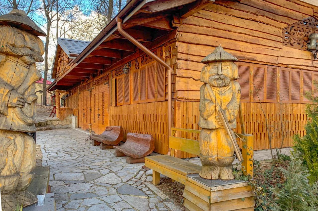 Palac Tarnowskich Ostrowiec Świętokrzyski Exterior foto
